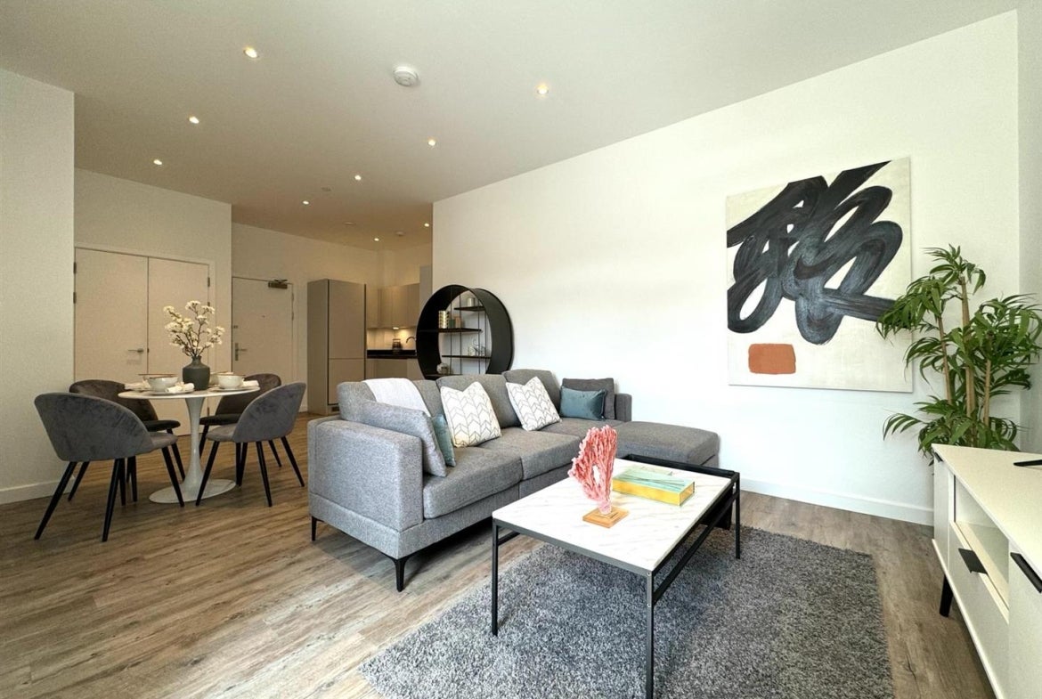 Flat London Road in Borough of Spelthorne