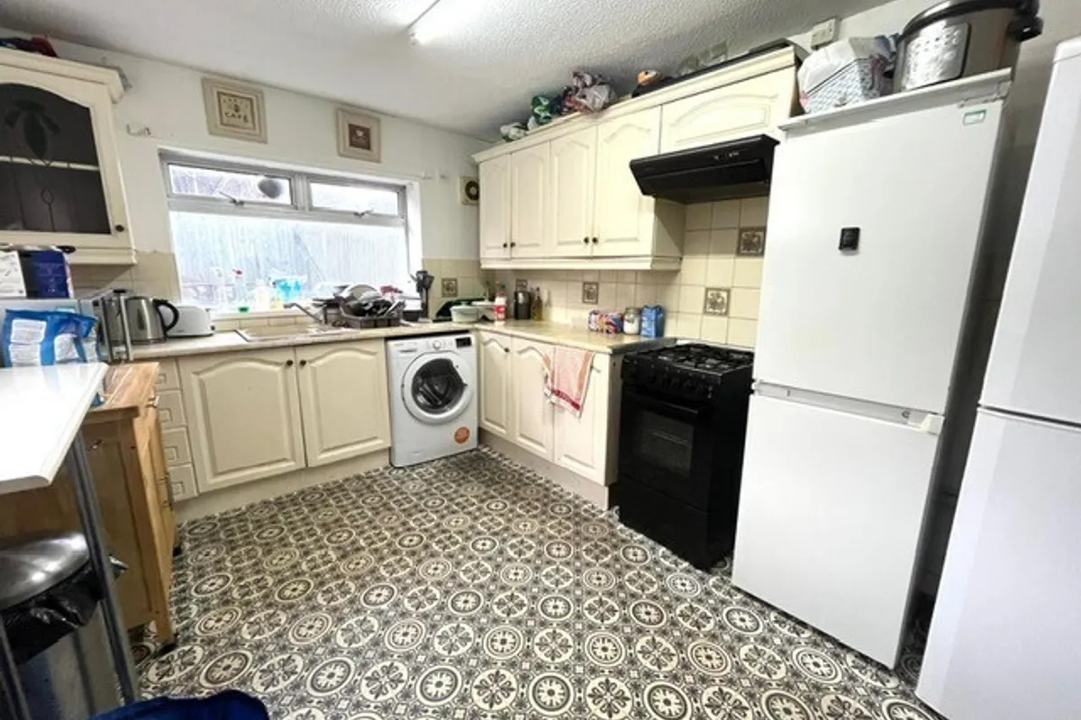 Room Ninian Park Road in Cardiff