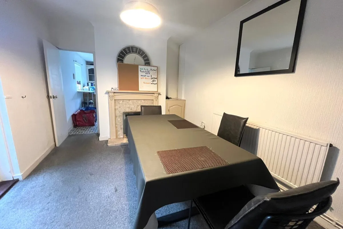Room Ninian Park Road in Cardiff