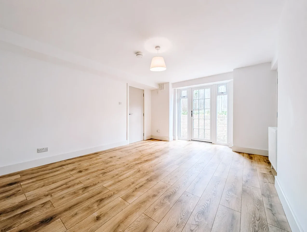 Flat Pendennis Road in Greater London