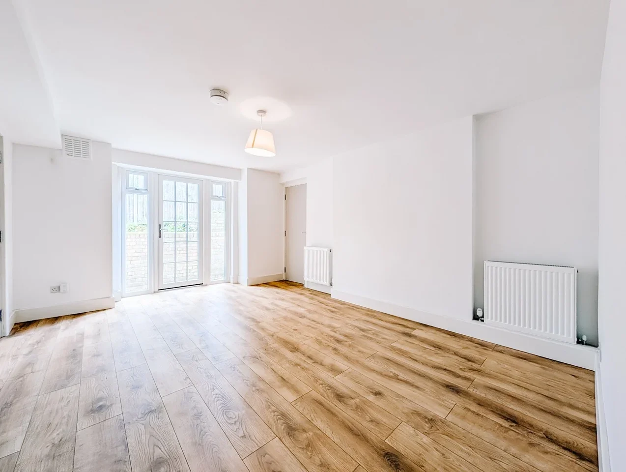 Flat Pendennis Road in Greater London