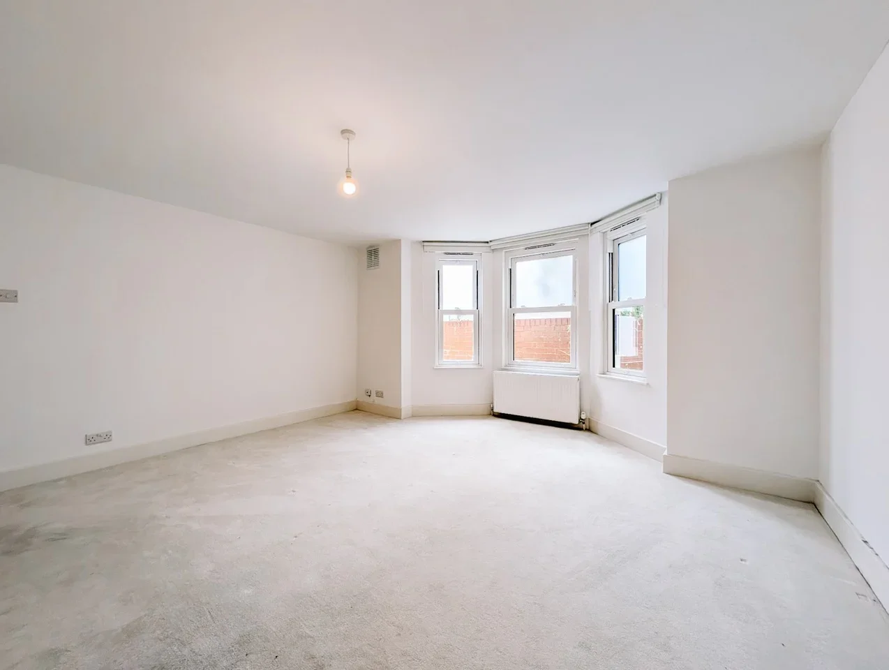 Flat Pendennis Road in Greater London