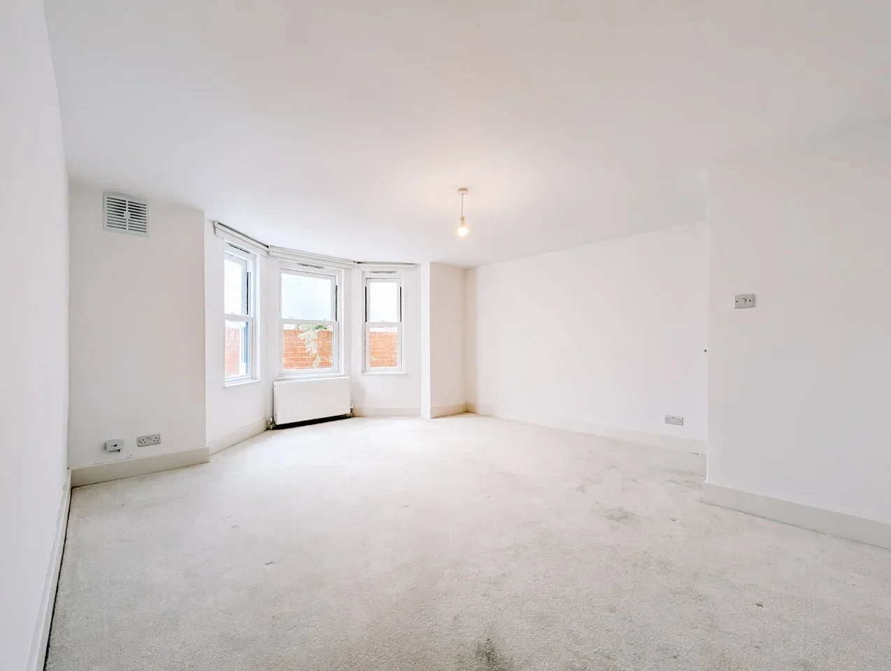 Flat Pendennis Road in Greater London