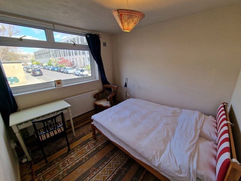 Room Lorrimore Square in Greater London