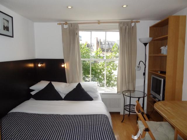 Flat Cartwright Gardens in Greater London