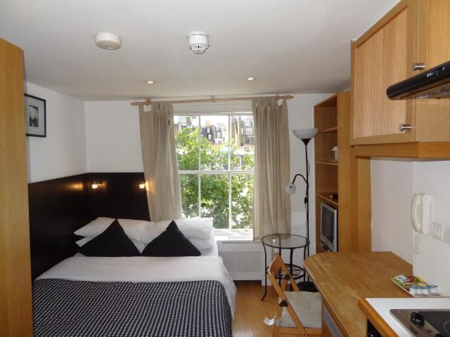Flat Cartwright Gardens in Greater London