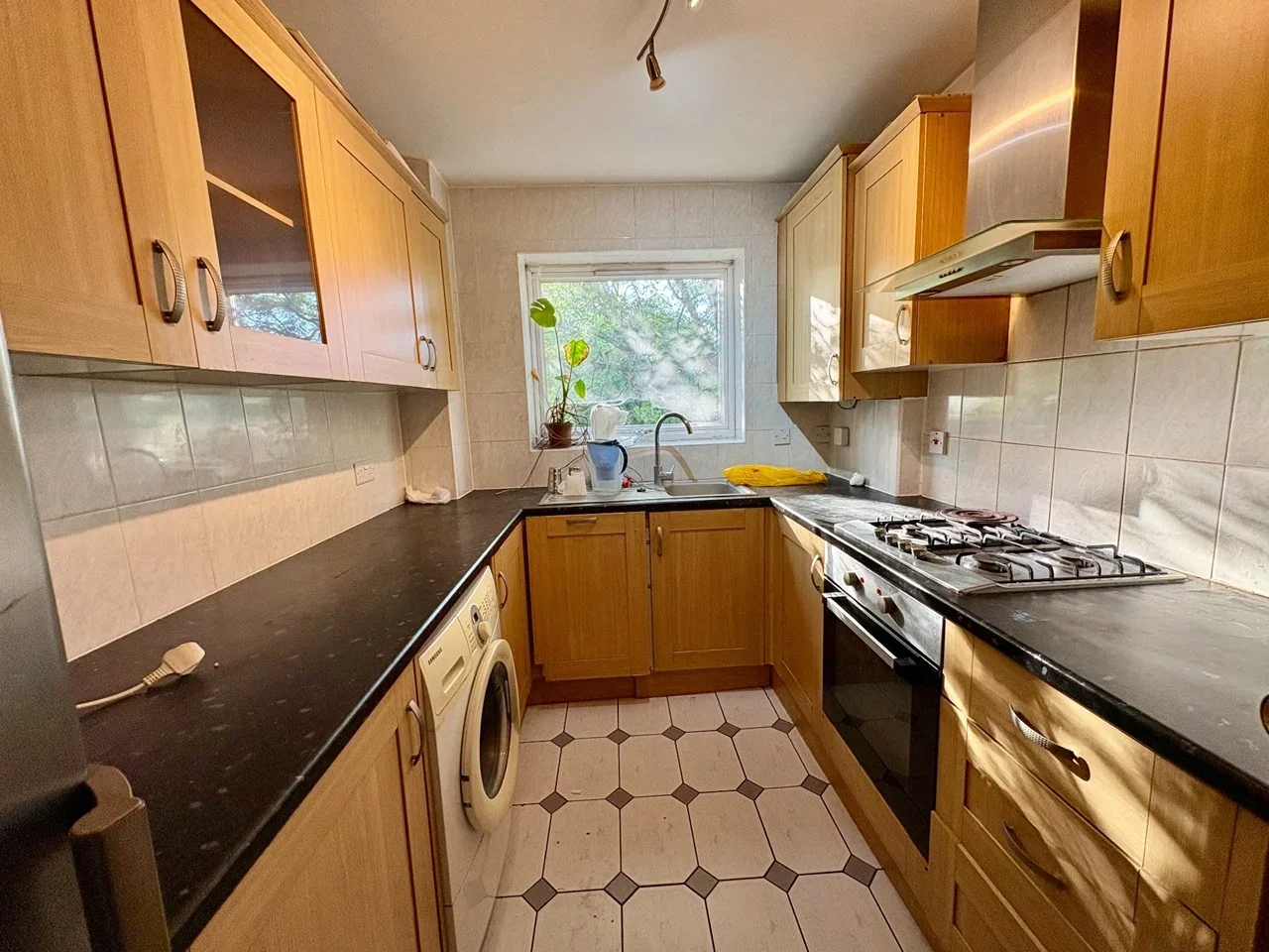Flat Crown Walk in Greater London