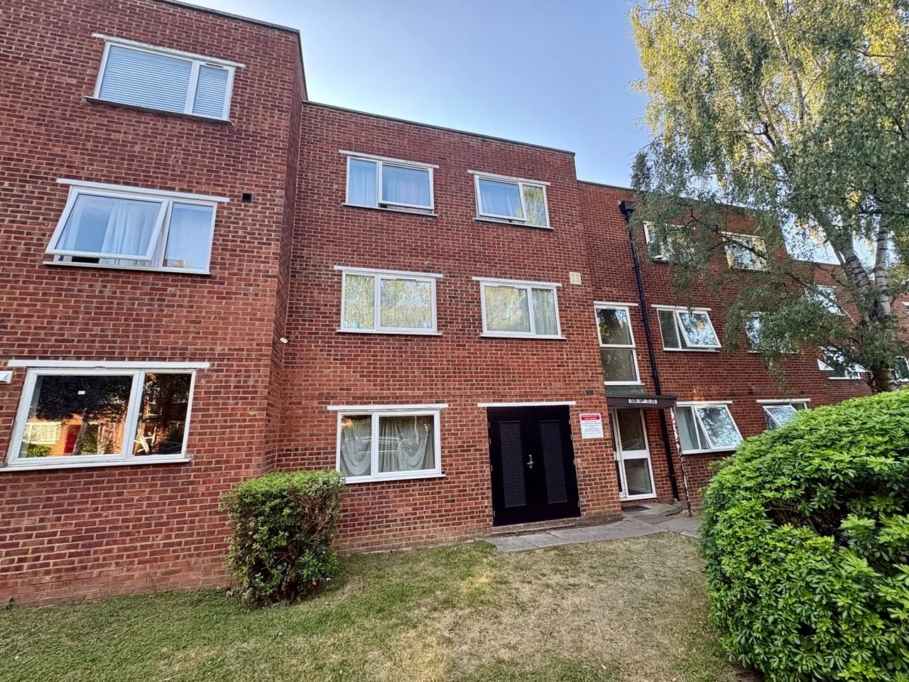 Flat Crown Walk in Greater London