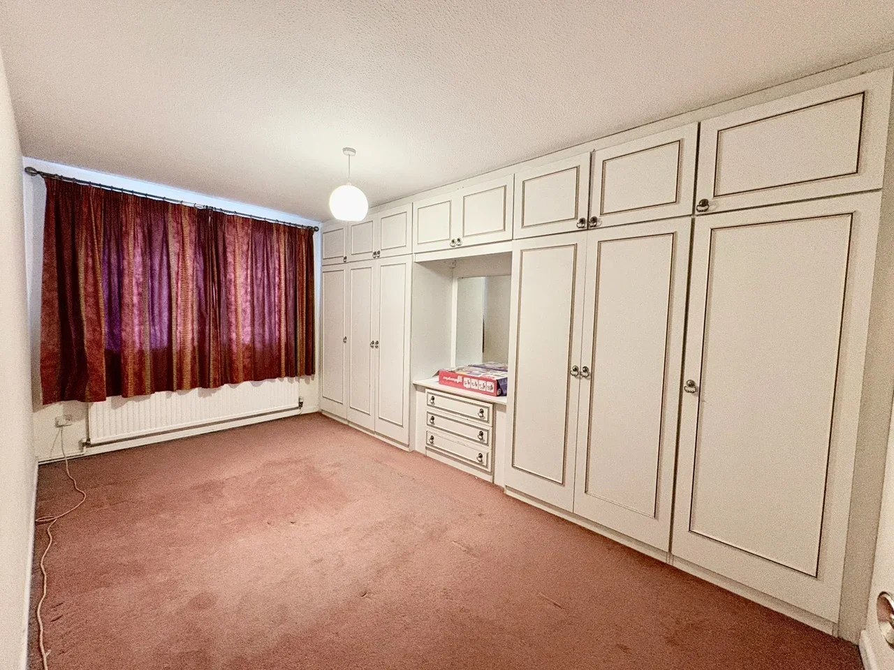 Flat Crown Walk in Greater London