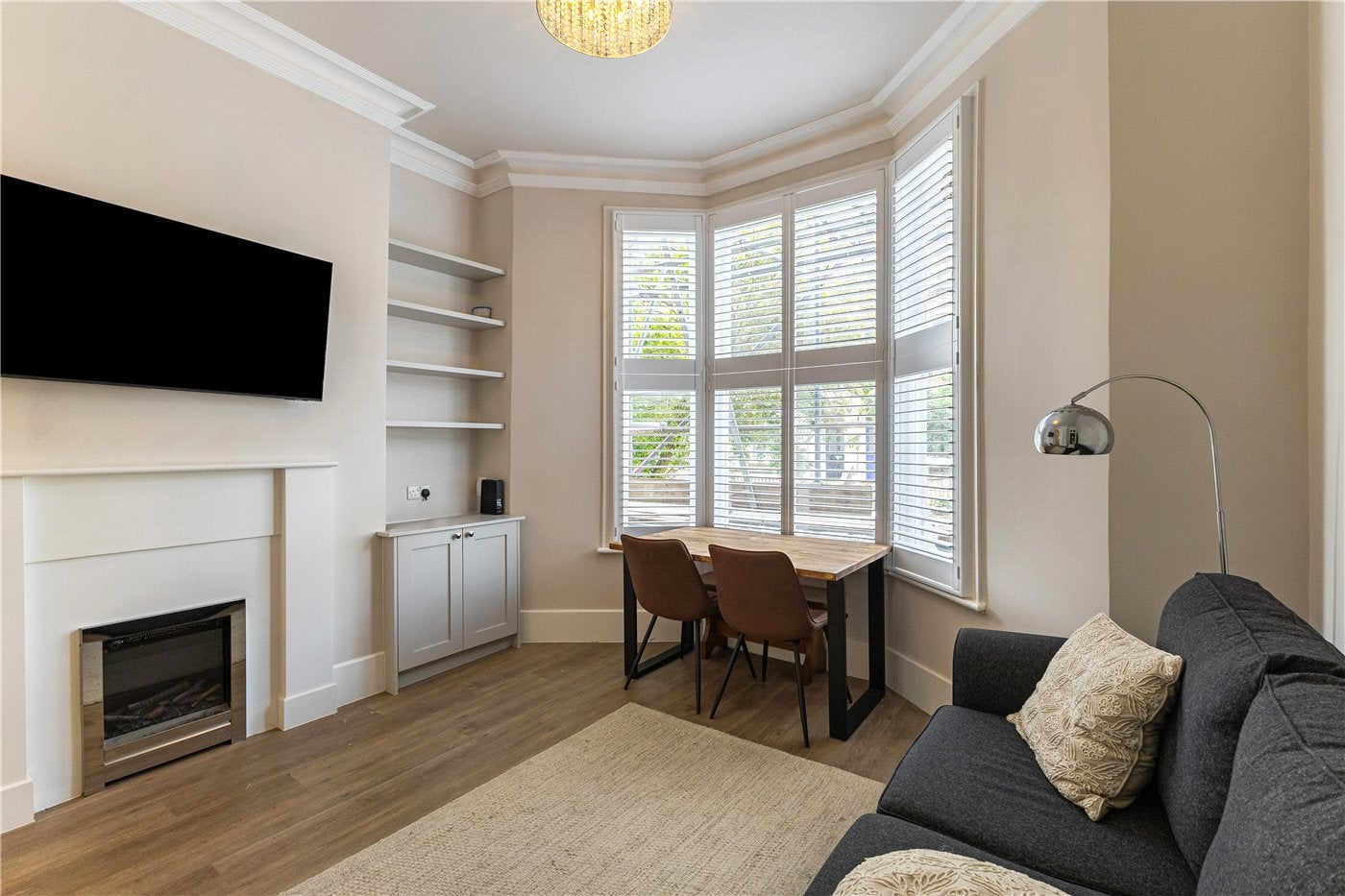 Flat Cologne Road in Greater London