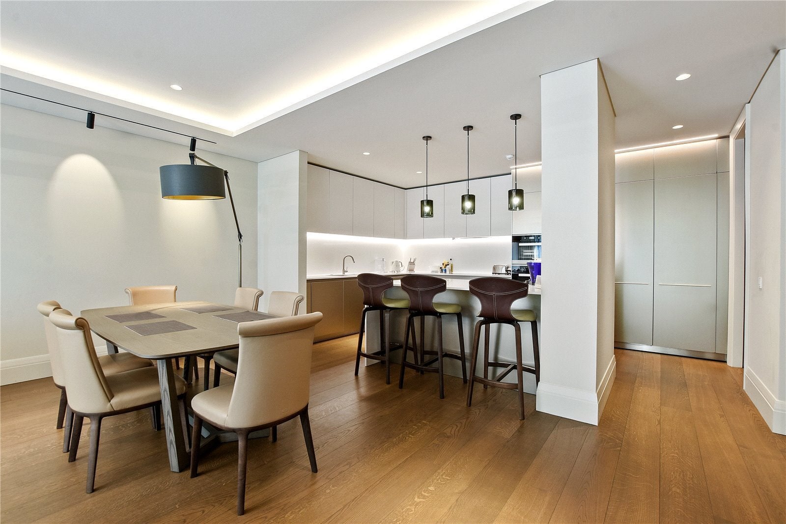 Flat Campden Hill in Greater London