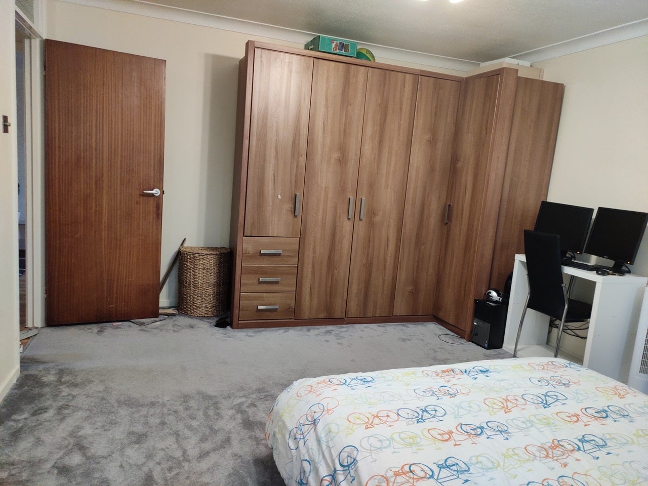 Flat Christchurch Park in Greater London