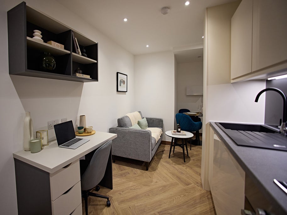 Flat Wade Lane in Leeds