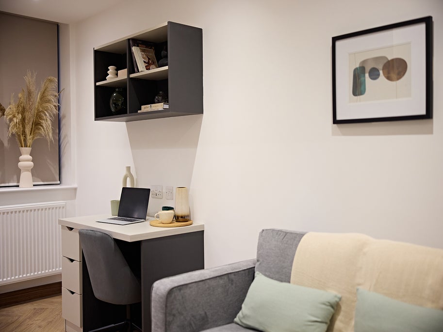 Flat Wade Lane in Leeds