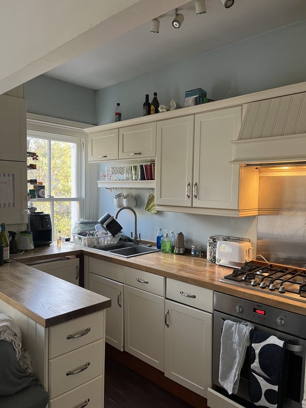 Room Heyford Avenue in Greater London