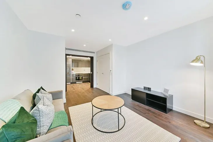 Flat Bridle Mews in Greater London