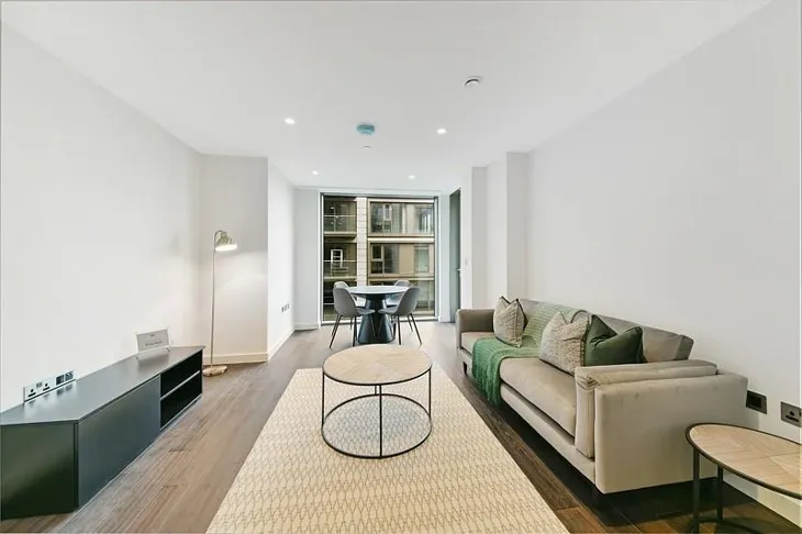 Flat Bridle Mews in Greater London