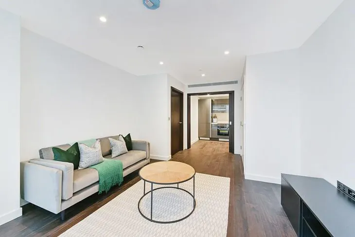 Flat Bridle Mews in Greater London