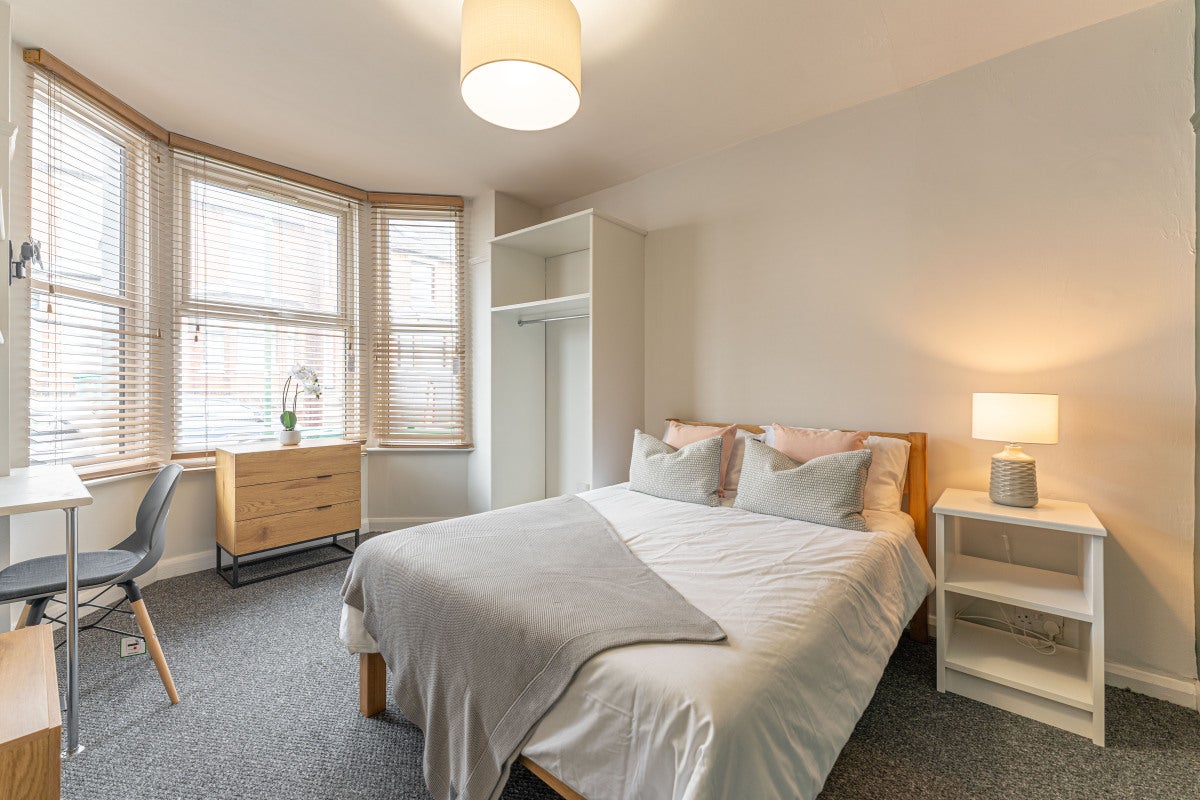 Room Bute Avenue in Nottingham