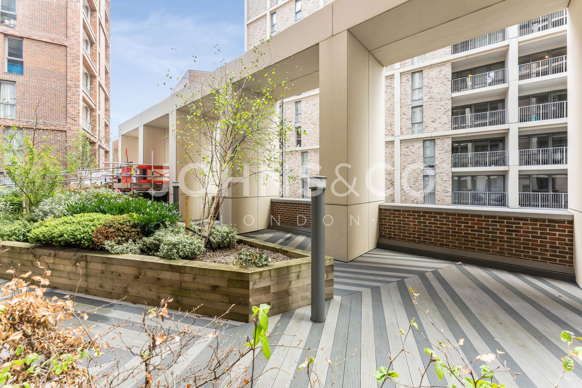Flat Terry Spinks Place in Greater London