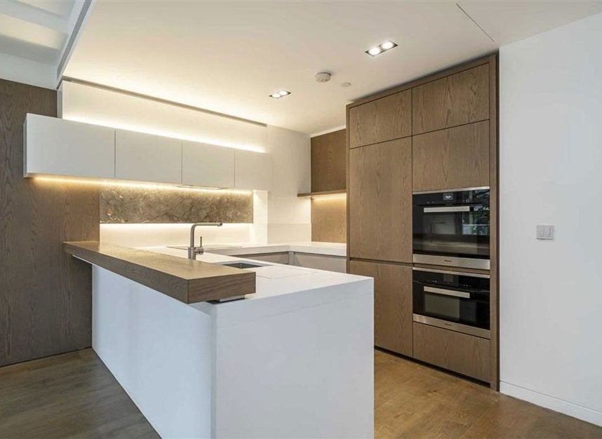 Flat Pearson Square in City of Westminster