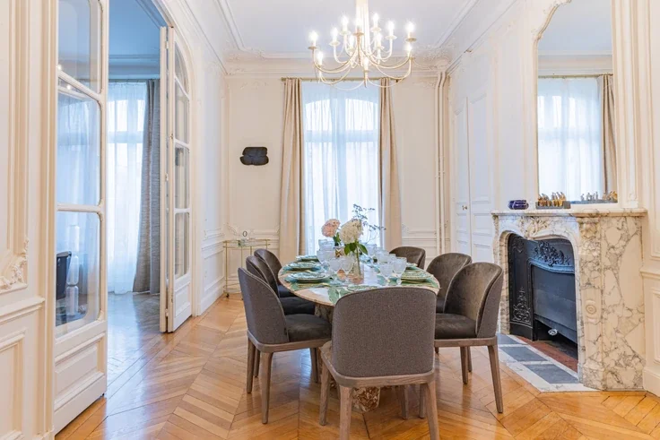 Flat Avenue Charles de Gaulle in Neuilly-sur-Seine