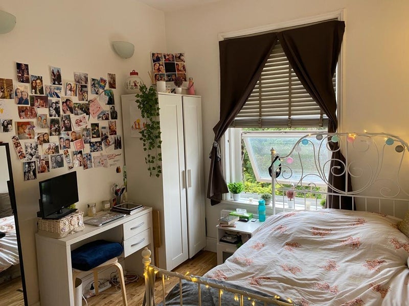 Room Amesbury Avenue in Greater London