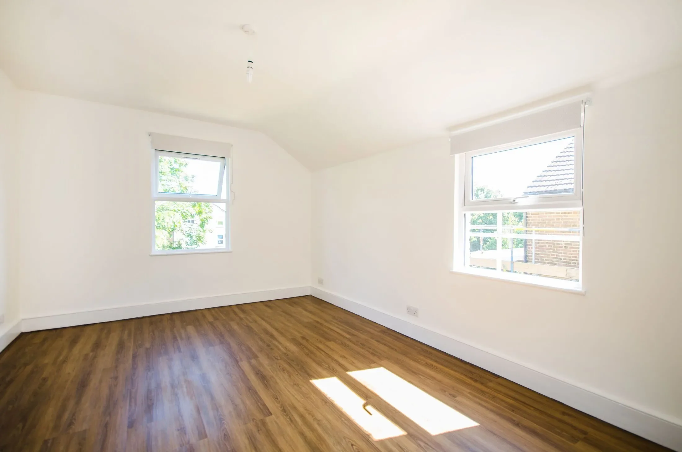 Flat Brownhill Road in Greater London