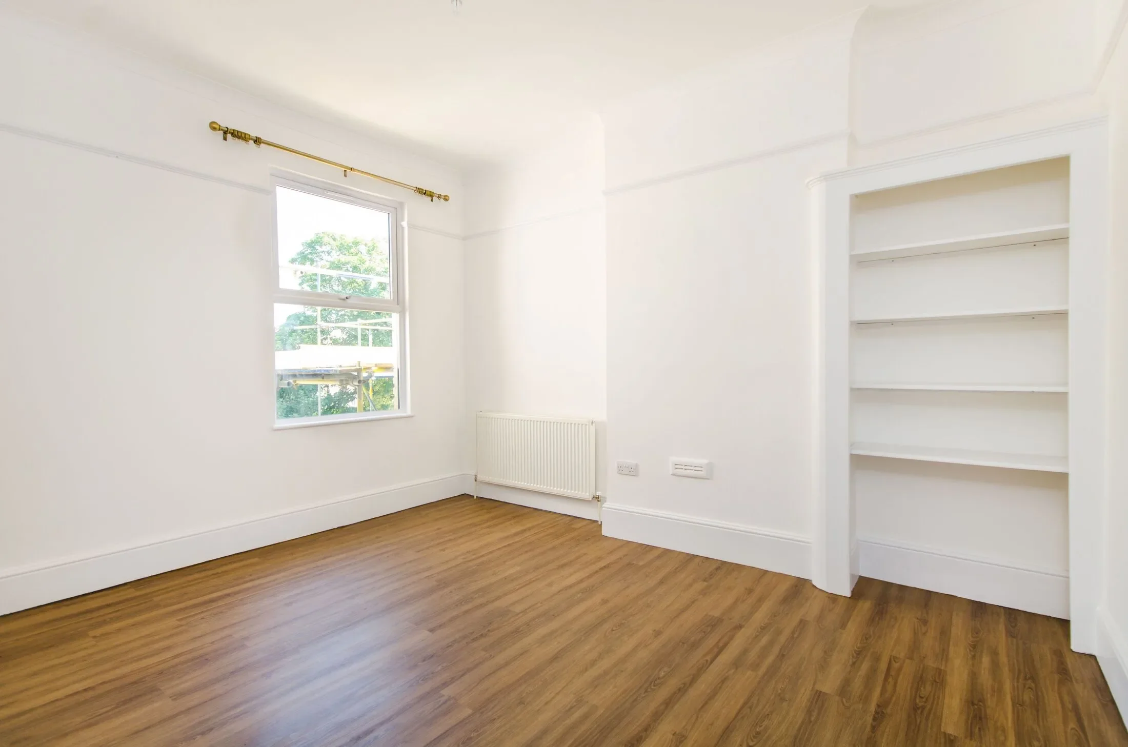 Flat Brownhill Road in Greater London