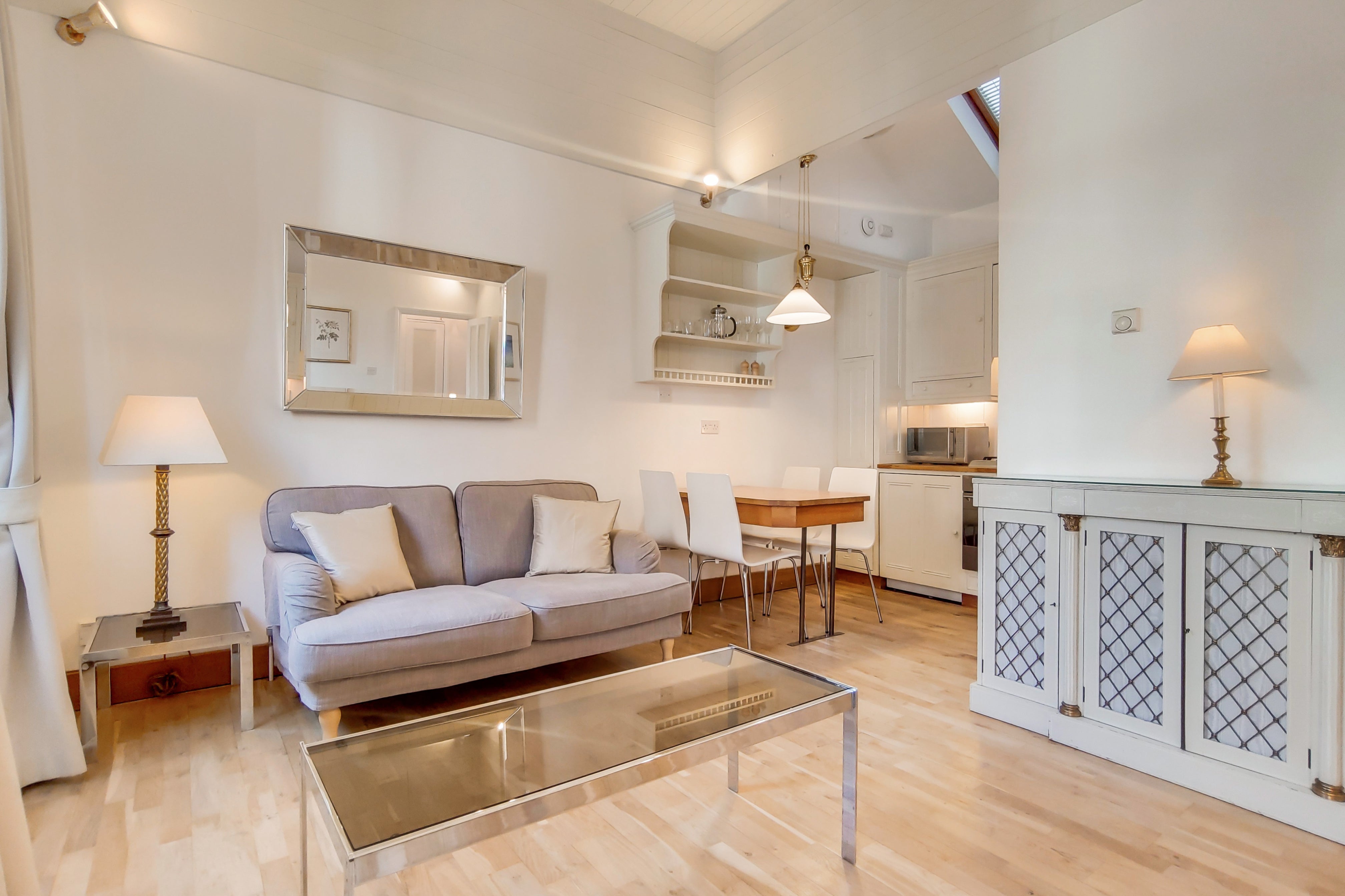 Flat Lucerne Mews in Greater London