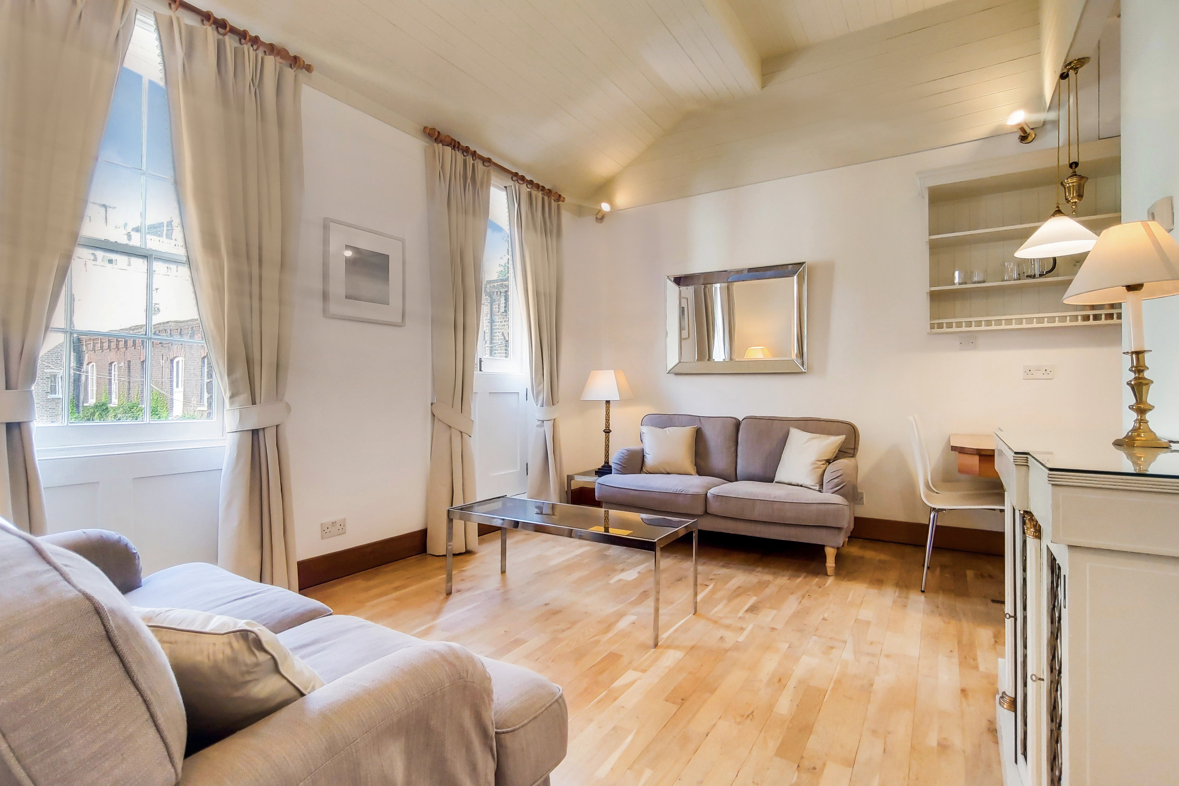 Flat Lucerne Mews in Greater London