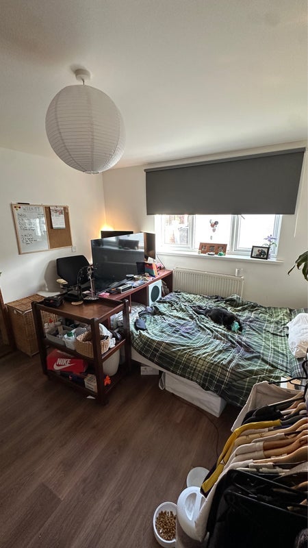 Room Usher Road in Greater London