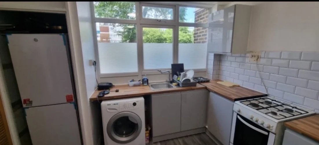Room Manchester Road in Greater London