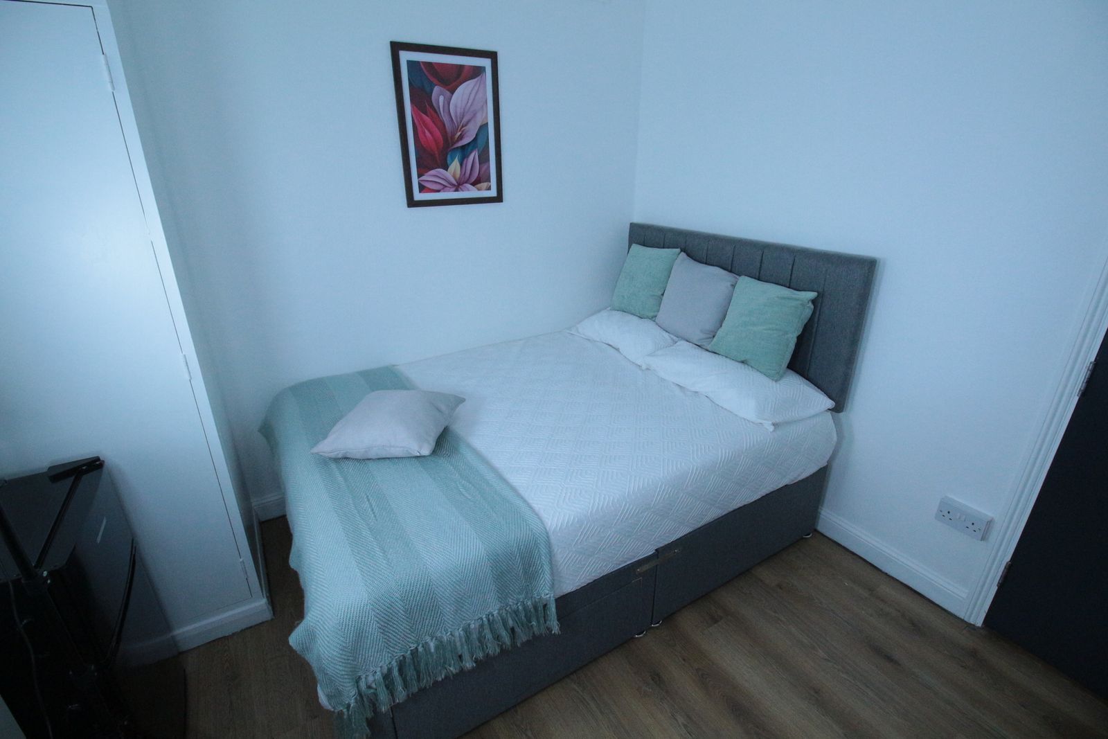 Room Dixon Street in Lincoln