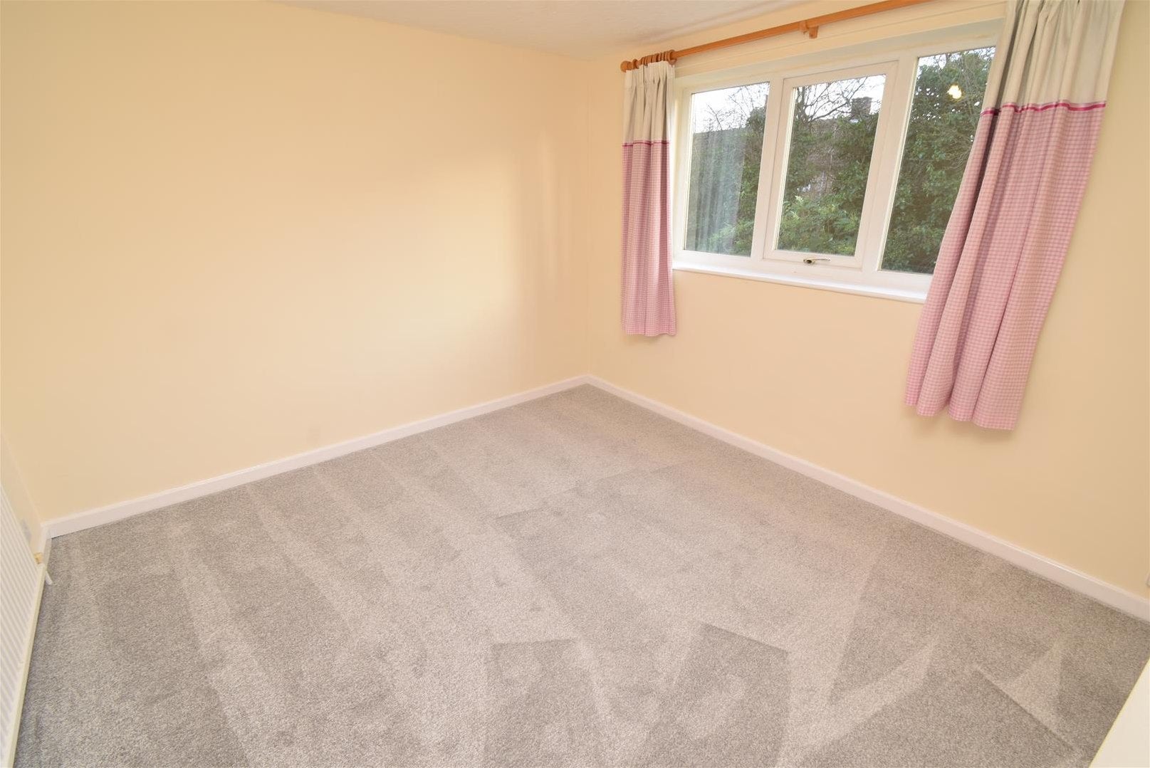 House Speak Close in Wakefield
