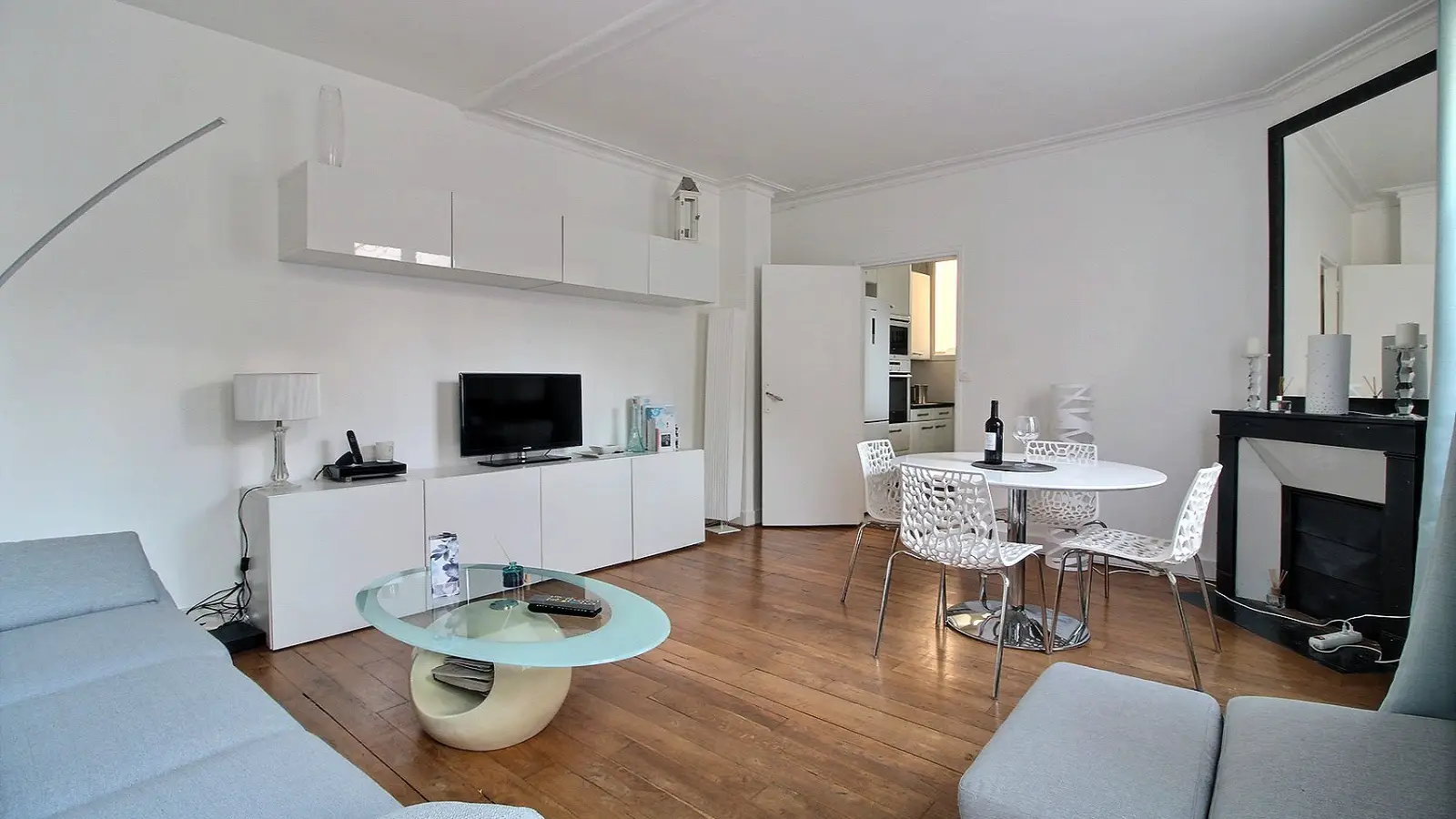 Flat Rue de la Comète in Paris