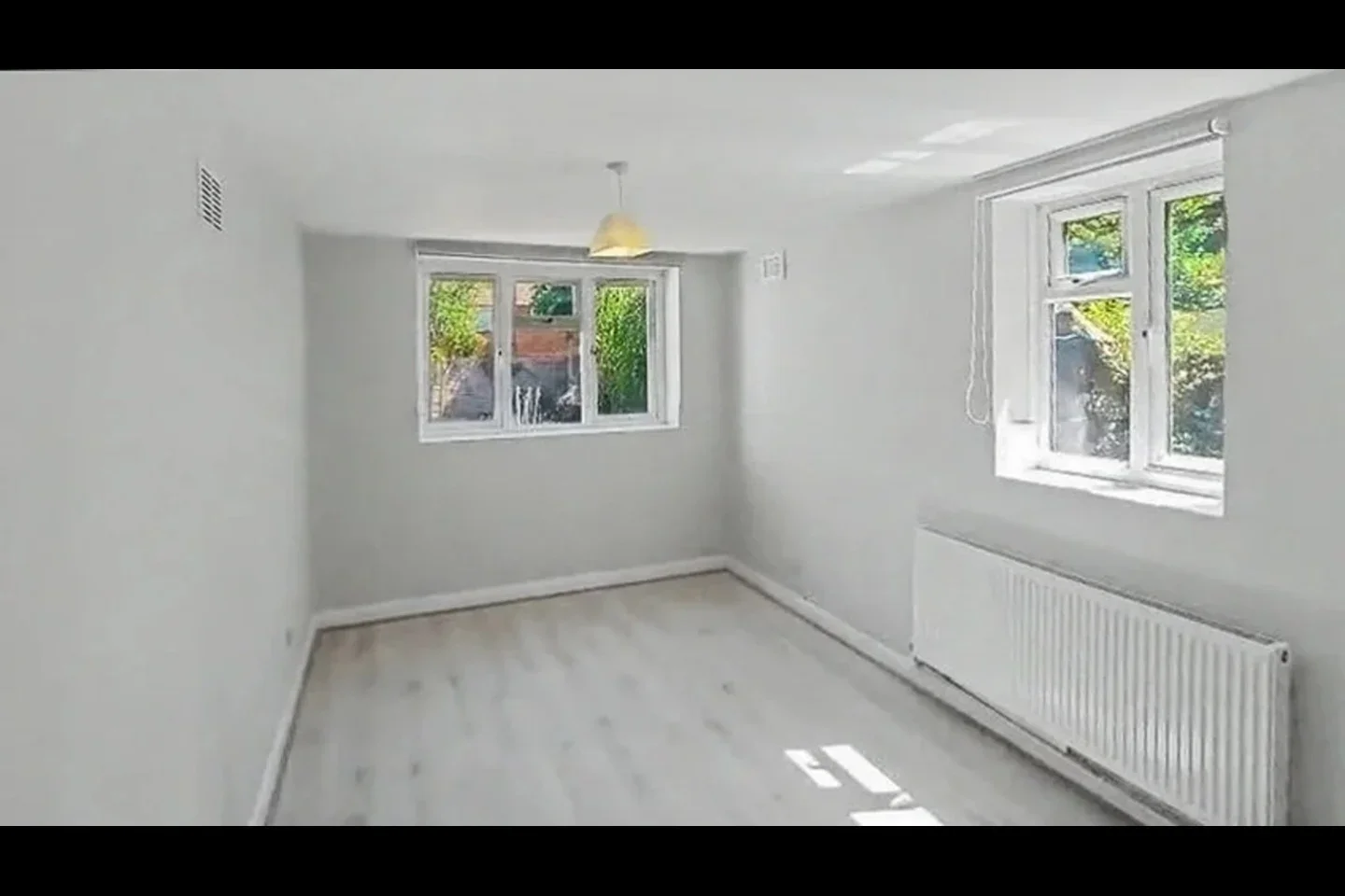 Flat Maswell Park Crescent in Greater London
