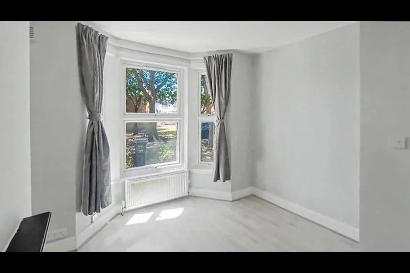 Flat Maswell Park Crescent in Greater London