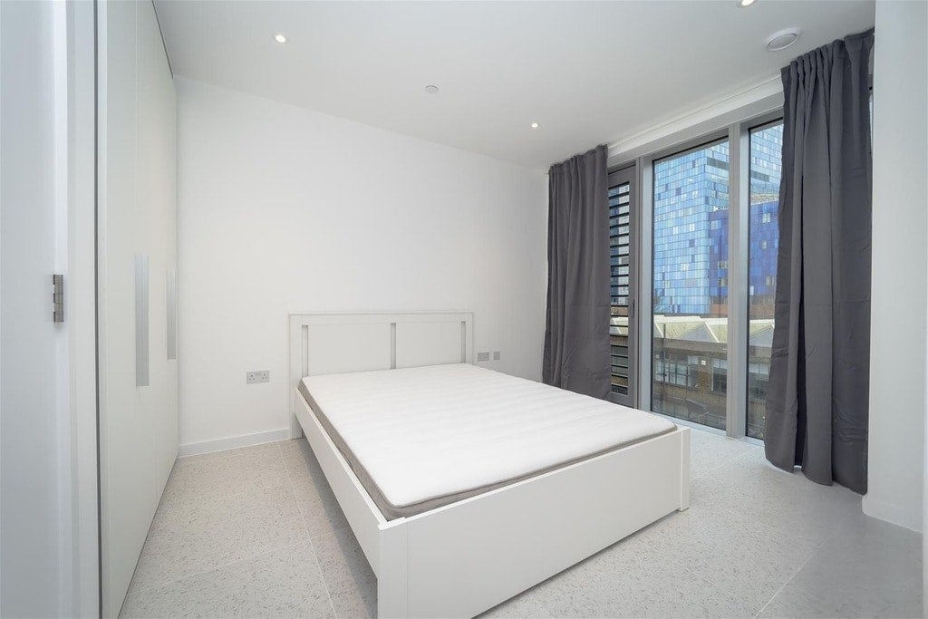 Flat Steward Street in Greater London