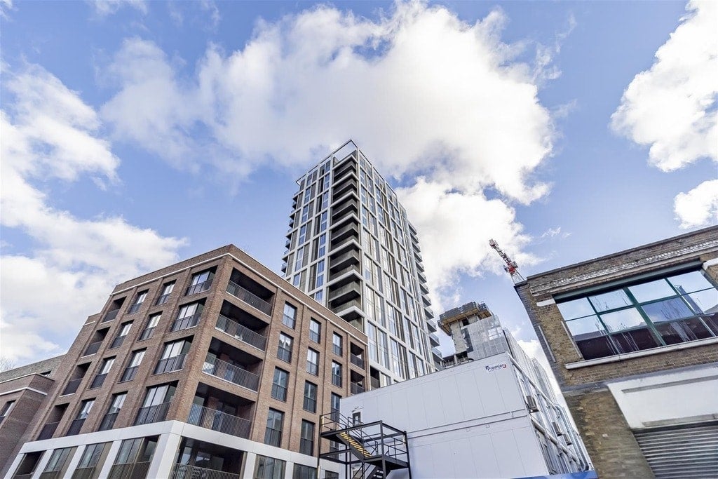 Flat Steward Street in Greater London