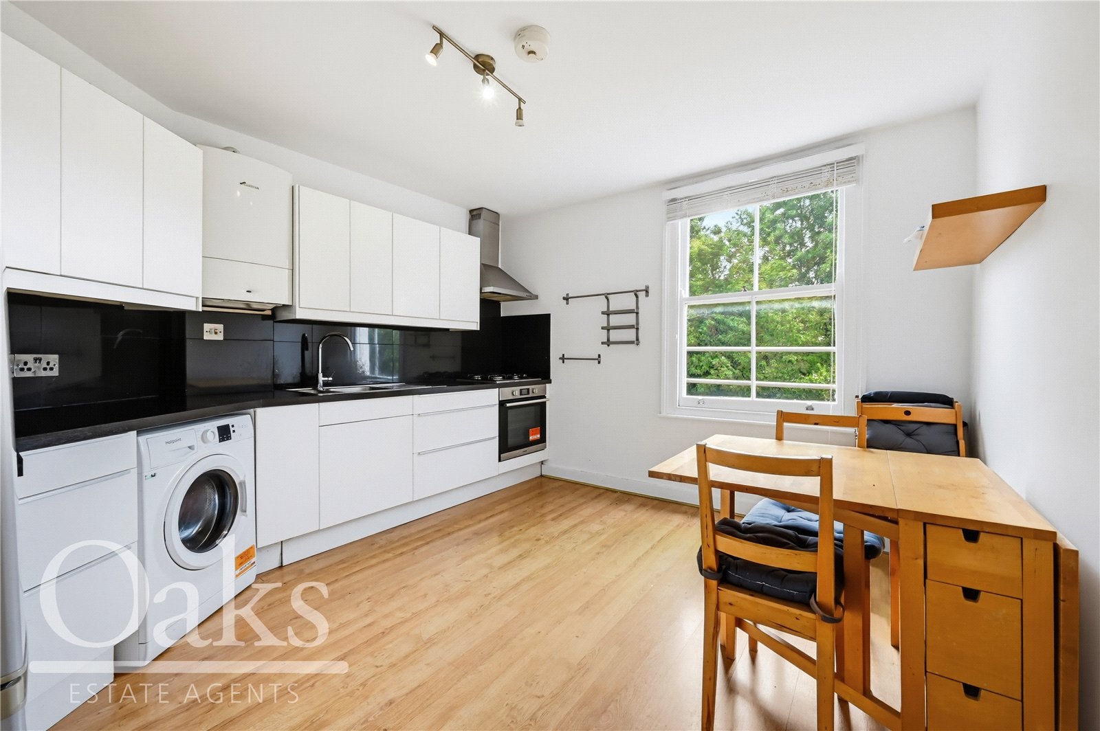 Flat Pathfield Road in Greater London