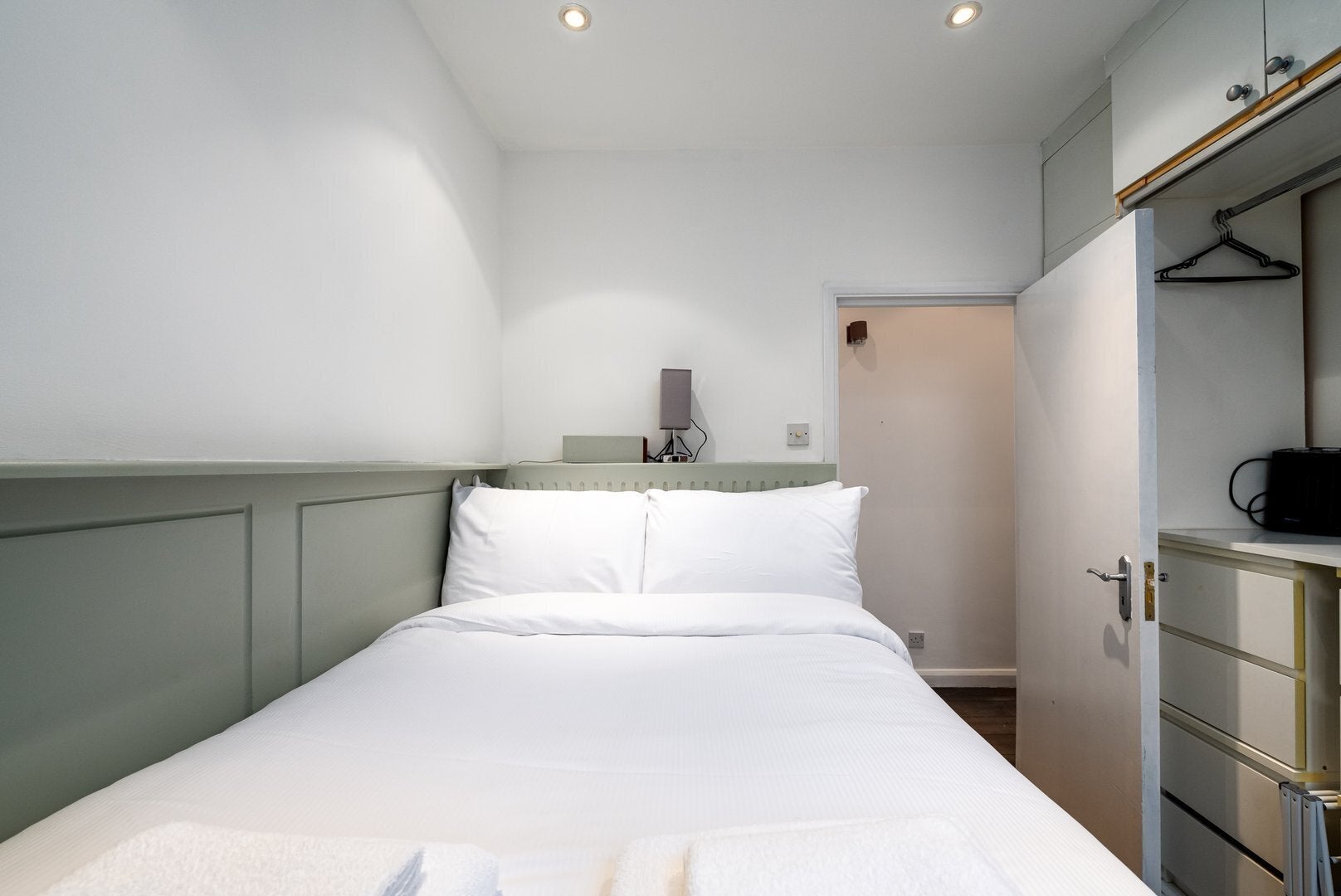 Flat Latchmere Road in Greater London