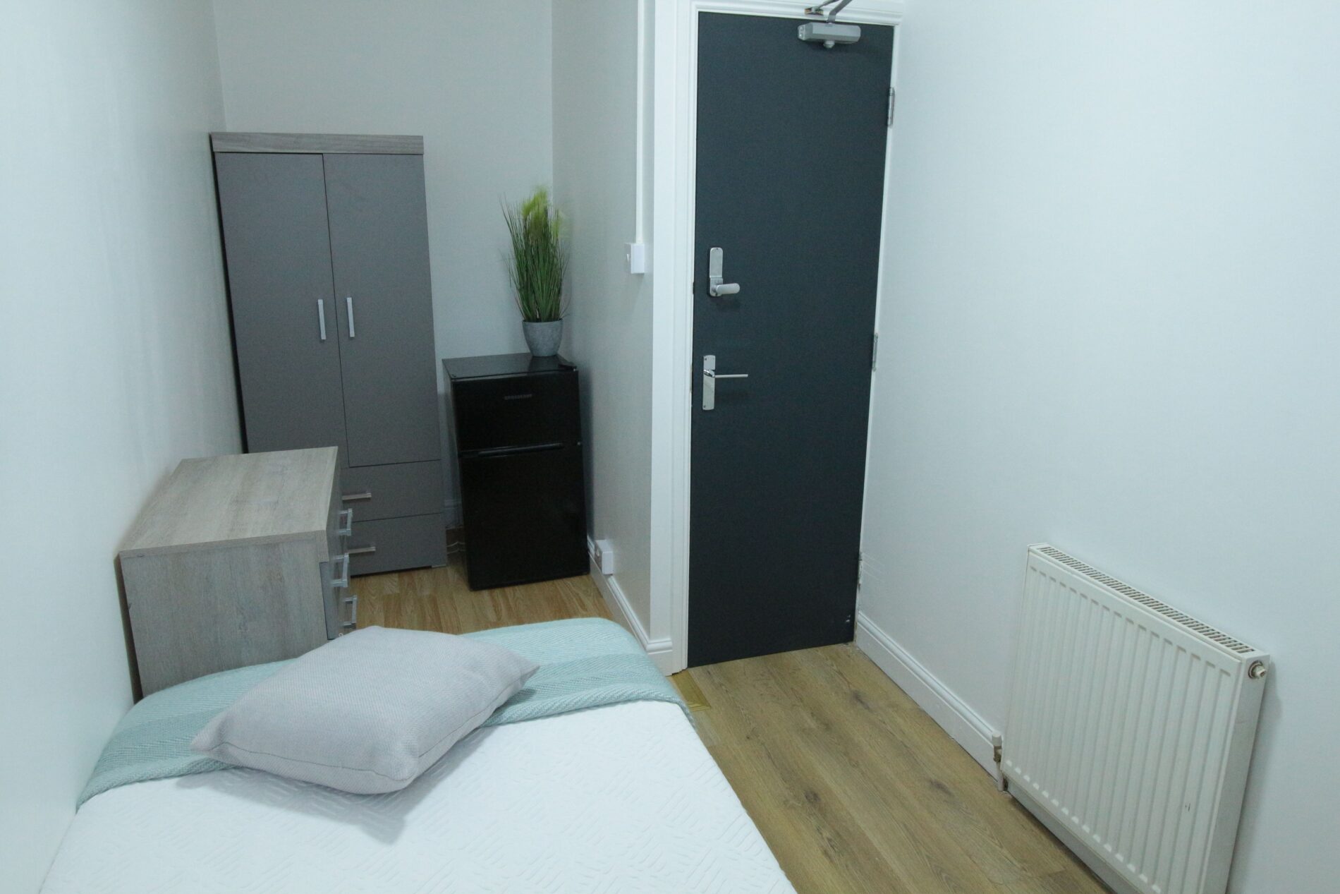 Room Dixon Street in Lincoln