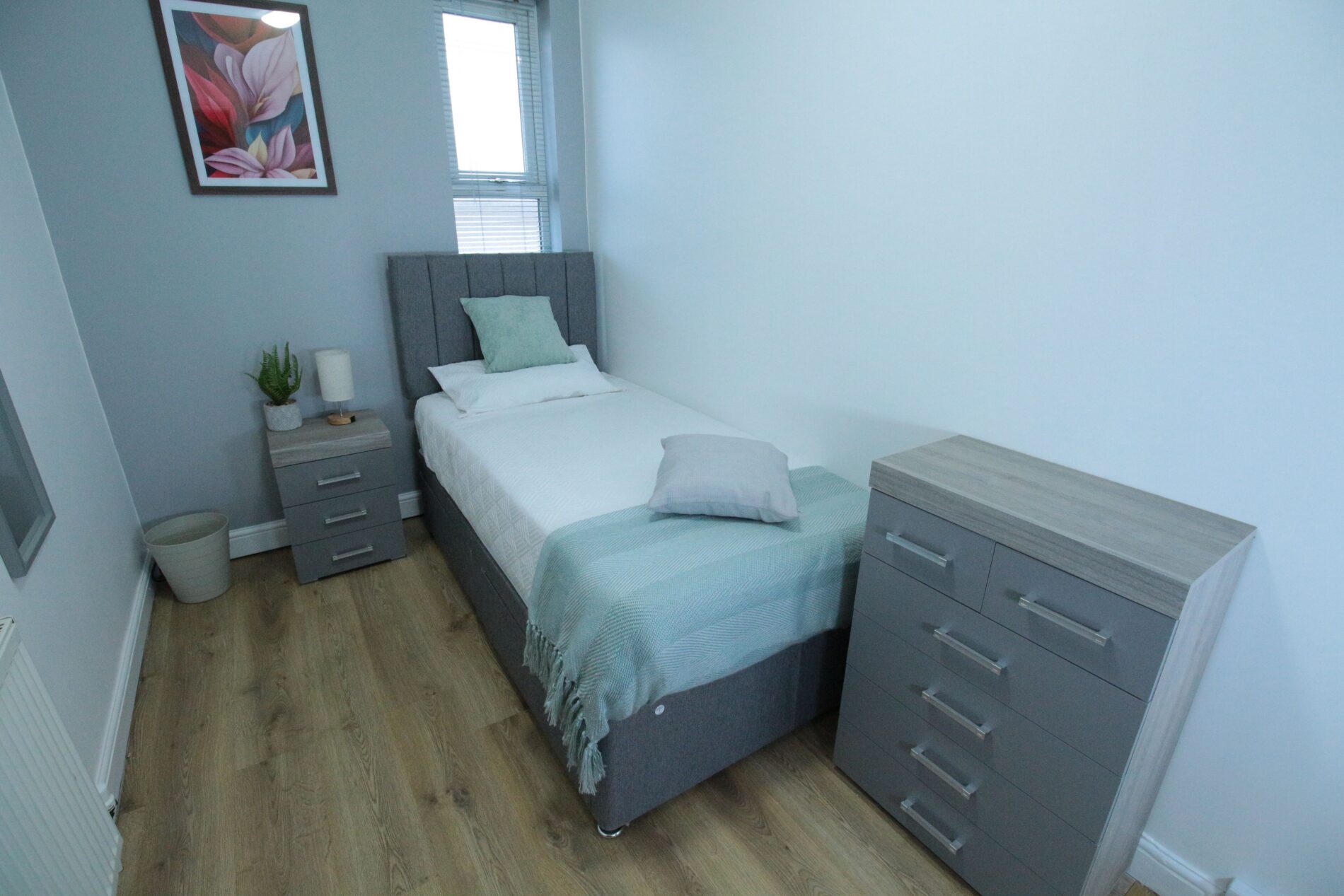 Room Dixon Street in Lincoln