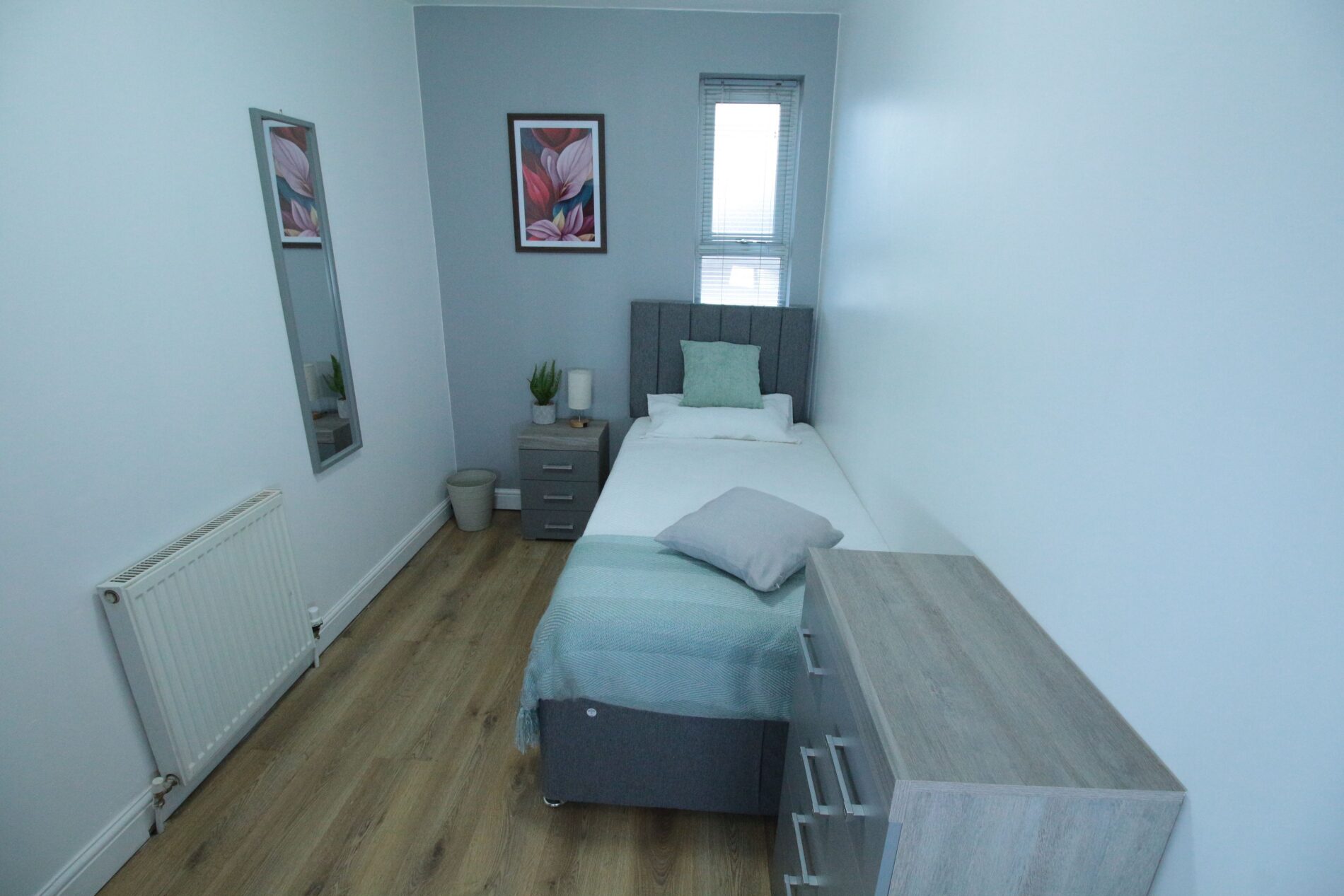 Room Dixon Street in Lincoln