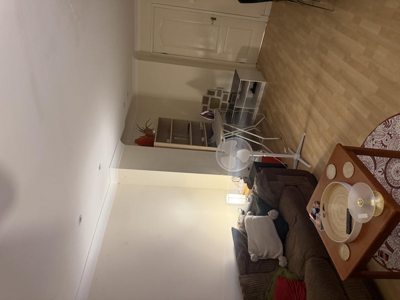 Flat Ravenscroft Road in Greater London