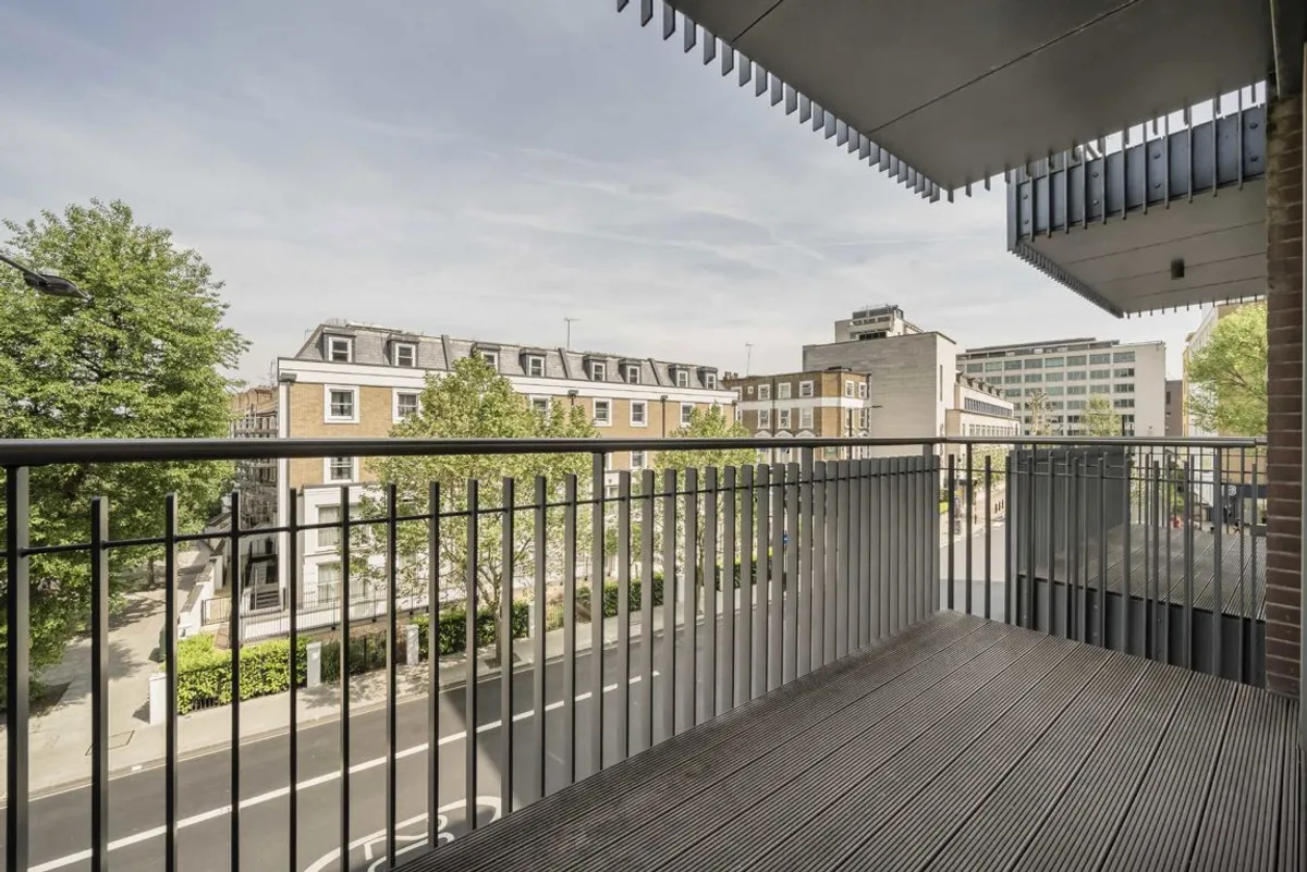 Flat Beadon Road in Greater London