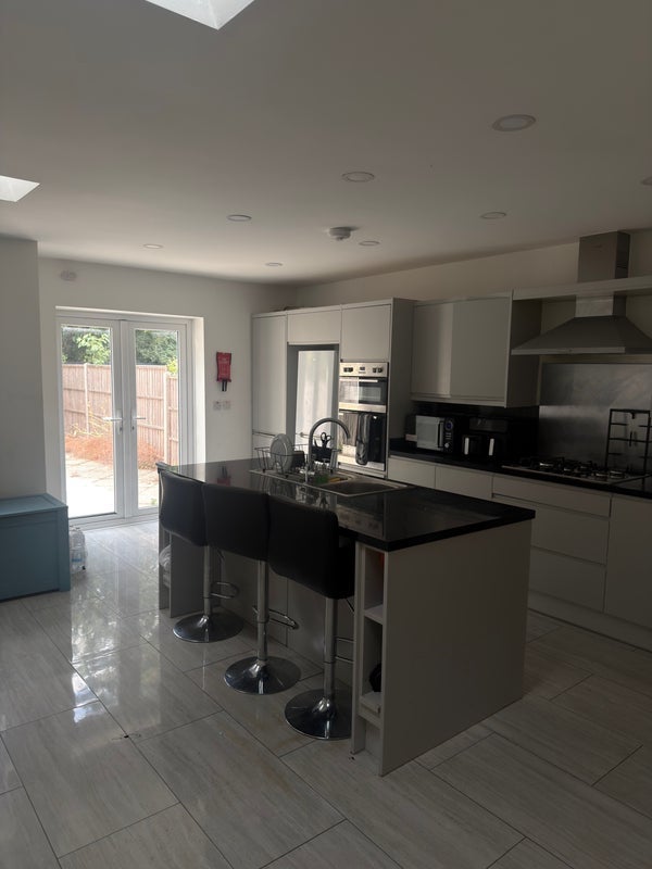 Room Inverine Road in Greater London