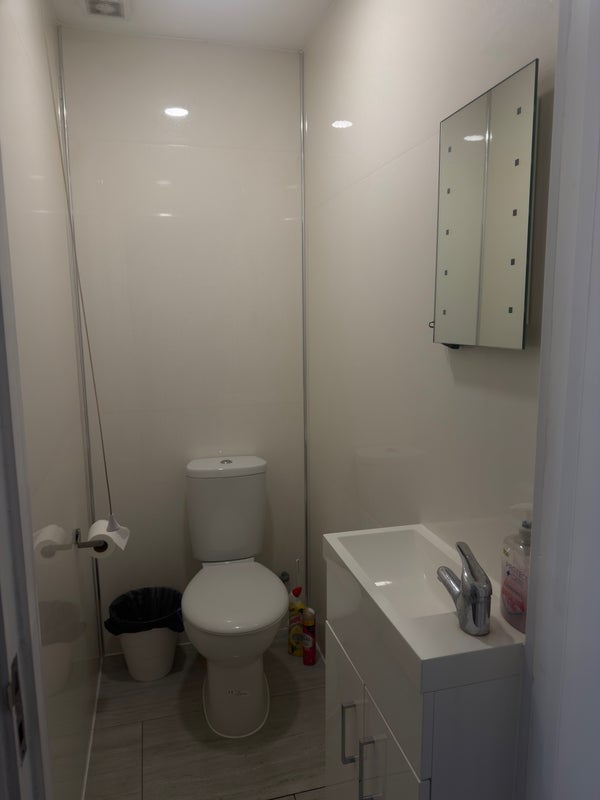 Room Inverine Road in Greater London
