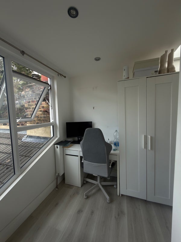 Room Inverine Road in Greater London